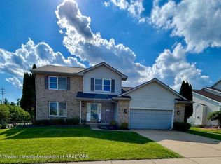 5275 Thames Dr, Haslett, MI 48840