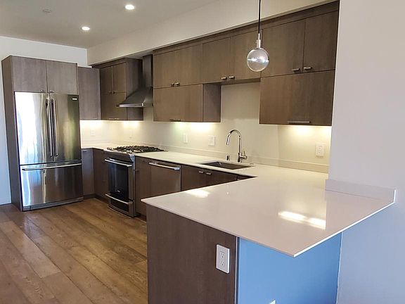 3rd image of 2652 Harrison St #305