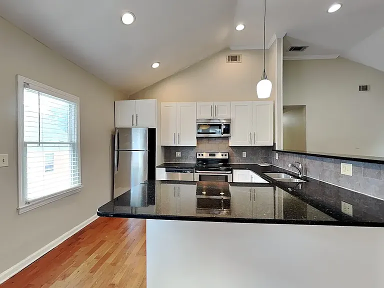 1560 New St NE — Photo 3