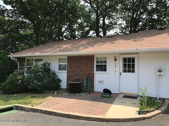3rd image of 947D Aberdeen Dr #100D
