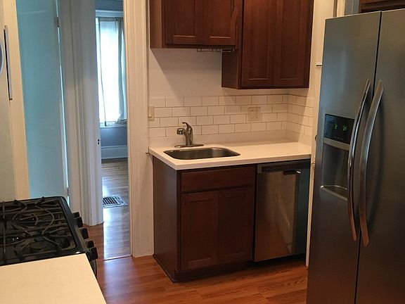 3rd image of 1116 Oak St