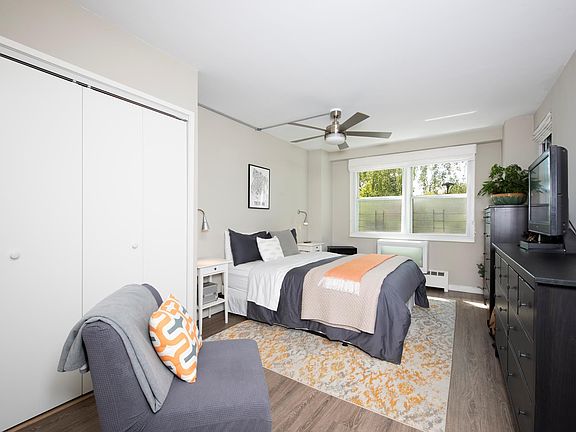 4th image of 5700 Arlington Ave APT 1L