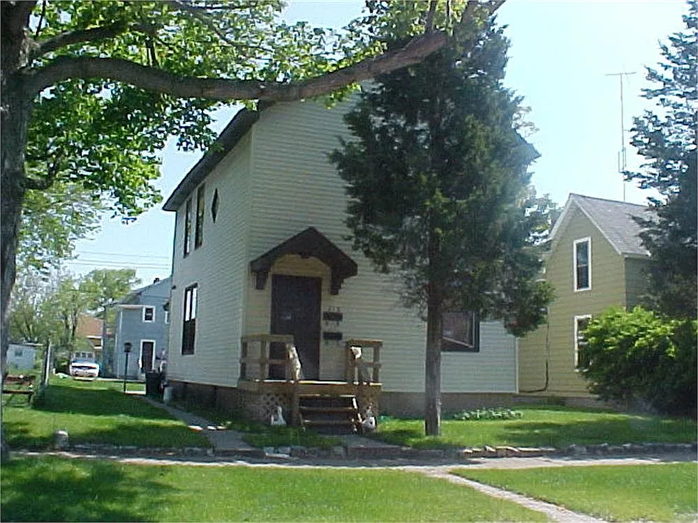 218 W Homer St photo 1