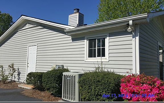 3rd image of 7218 Hackberry Ln