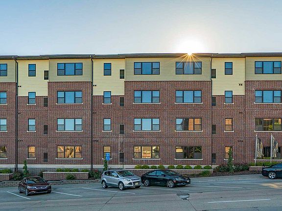 The Helen is conveniently located in the Blackstone district of Omaha.