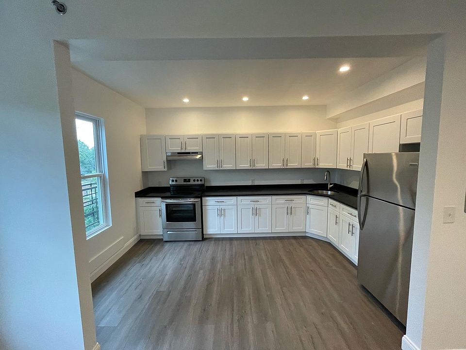 1st image of 411 Prescott St Unit 3