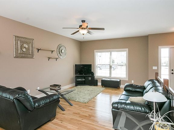 5th image of 505 Locust Dr