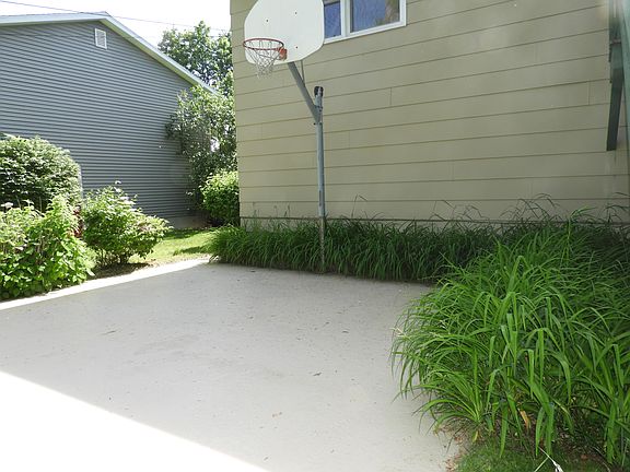 5th image of 61 Cogan Ave