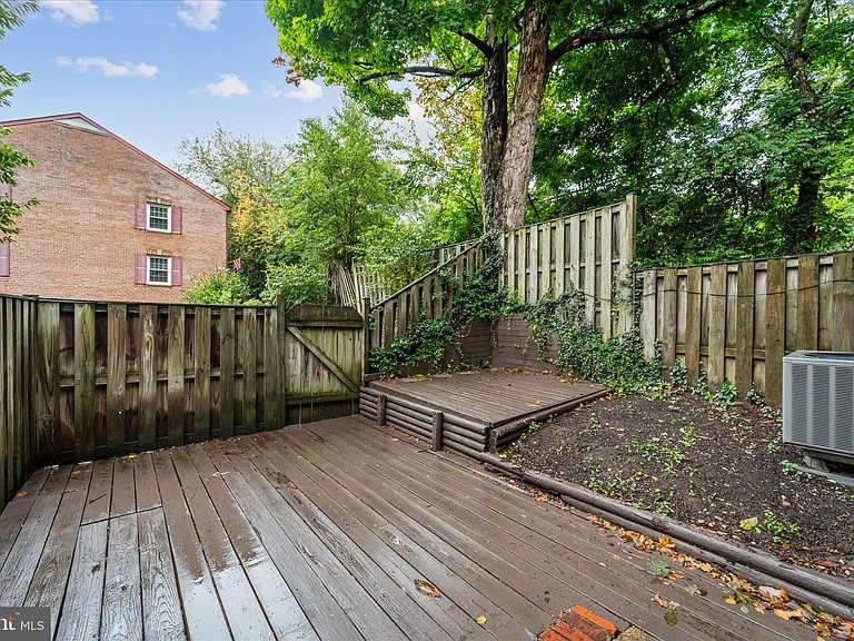 3885 Chain Bridge Rd — Photo 40