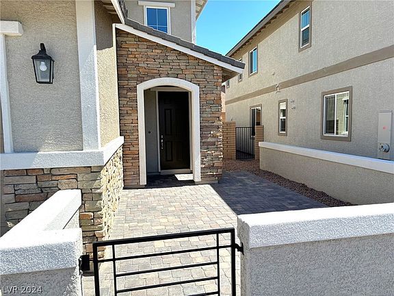 3rd image of 121 Orchestral Ln