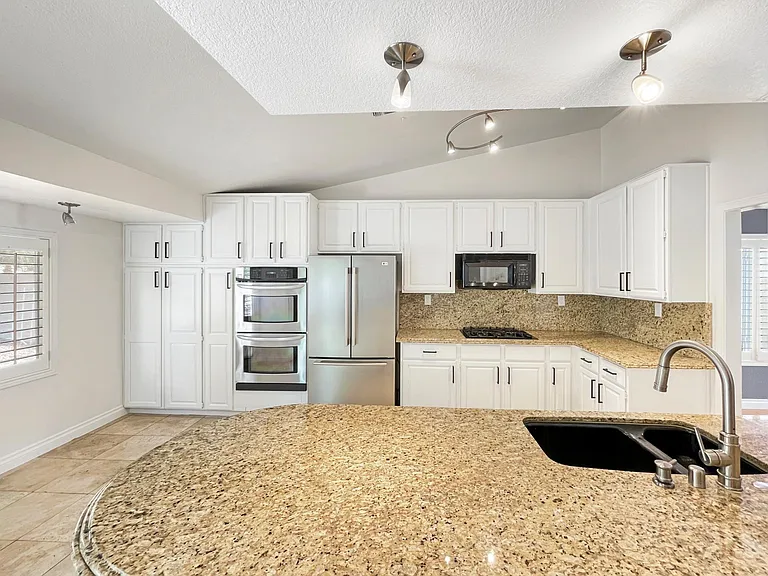9904 Barrier Reef Dr — Photo 9