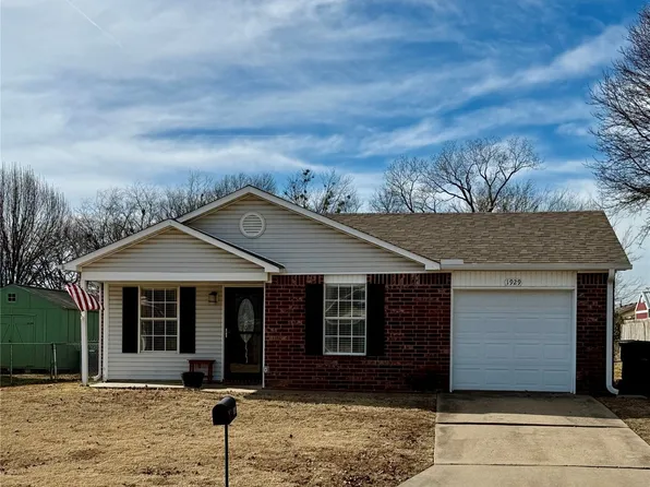 1929 Lexington Rd, Claremore, OK 74017