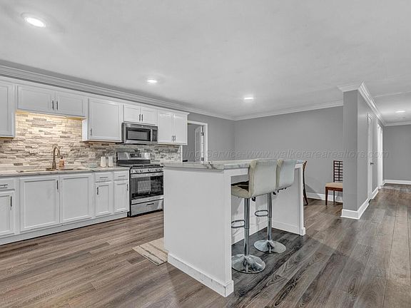 3rd image of 2001 Pawnee Cir