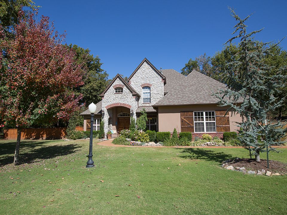 Beautiful home on cul de sac with treed lot