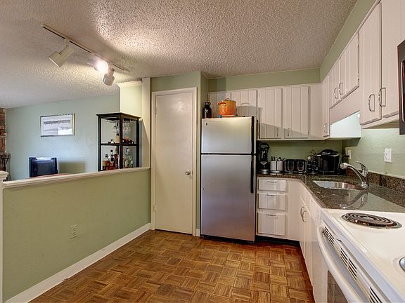2nd image of 1008 N Corona St APT 407