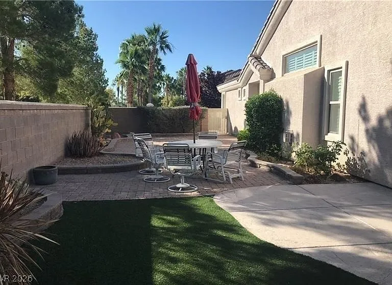 196 Spring Hollow Dr — Photo 2