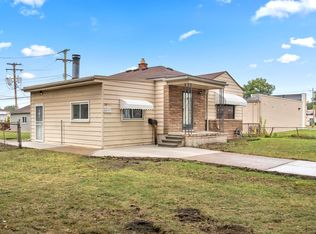 2209 Deering St, Garden City, MI 48135