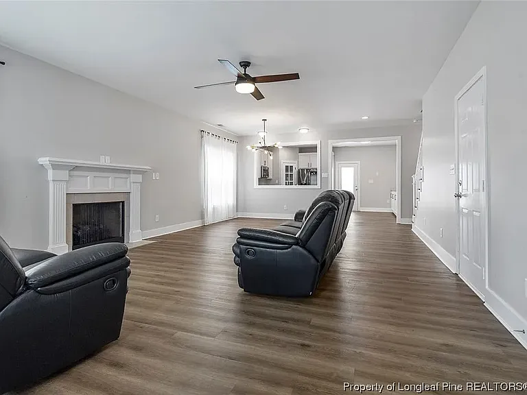 230 Marigold Ln — Photo 6