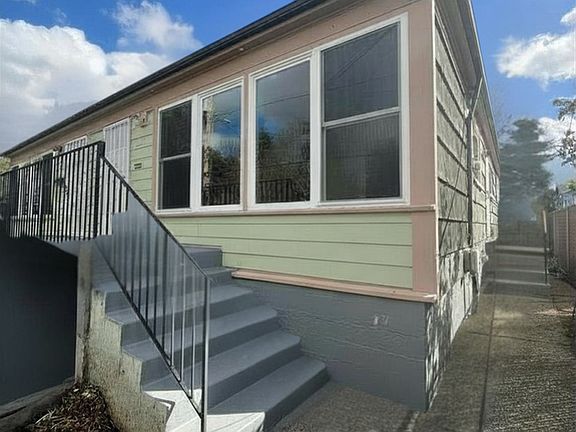 3rd image of 2334 SE 72nd Ave