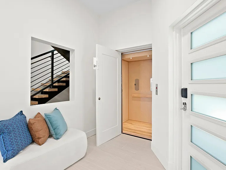 864 N Osceola Ave — Photo 3