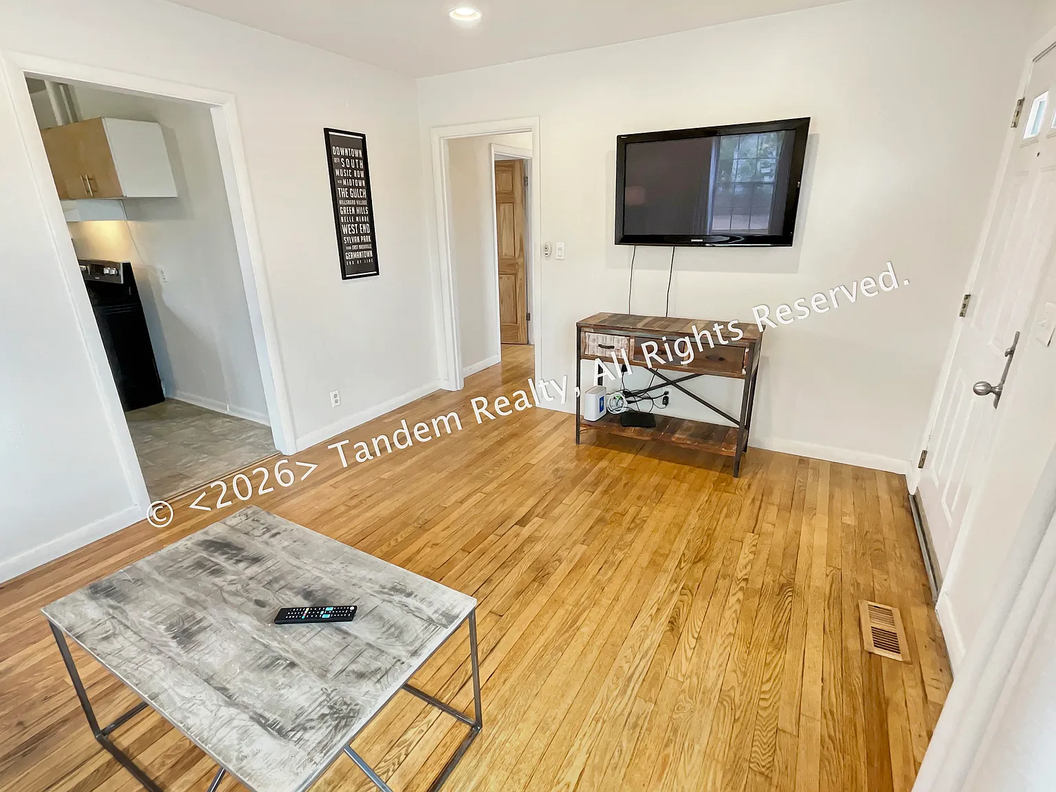 3 bed, 1.0 bath, 1000 sqft, $2,095 — Photo 3