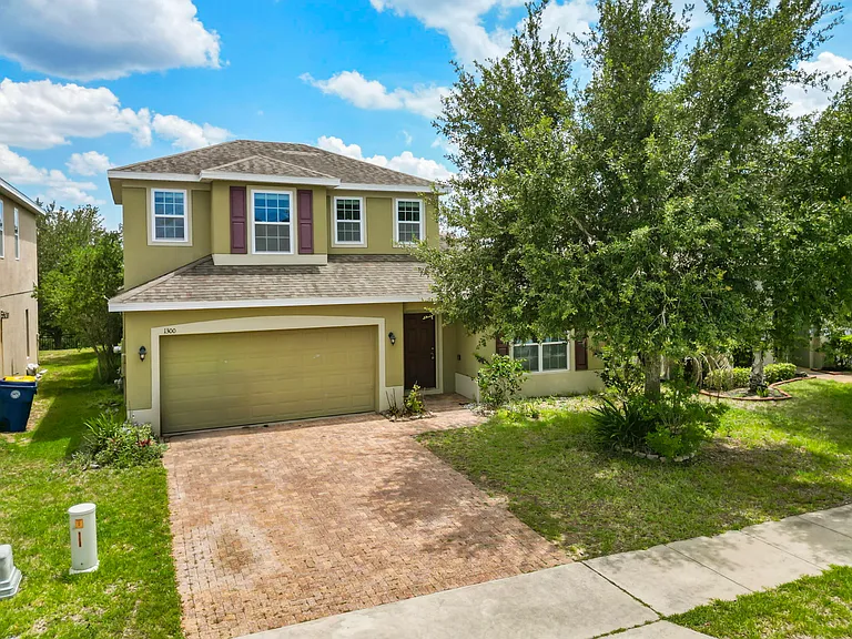 1300 Cavender Creek Rd — Photo 3