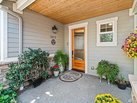 5th image of 3217 Emerald Ln