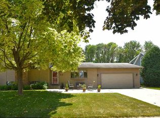 1011 Park Ridge Ave, Oshkosh, WI 54901