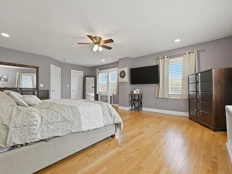 38-11 205th St #SINGLE-FAMIL — Photo 20