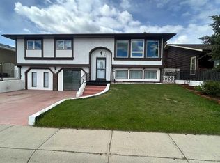 911 E 12th St SE, High River, AB T1V1L2