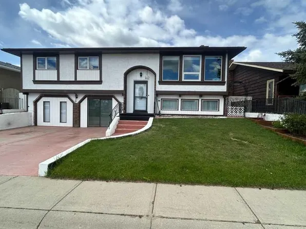 911 E 12th St SE, High River, AB T1V 1L2