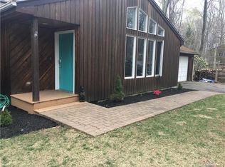 99 Crestwood Rd, Bethany, CT 06524