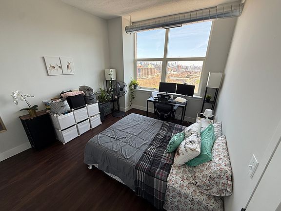 4th image of 315 Coles St #1