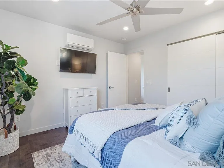 5447 Soledad Rd — Photo 15