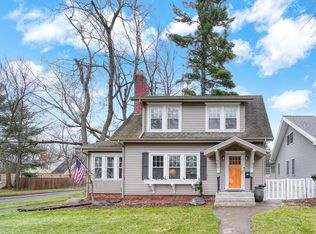 701 Woodfield Dr, Jackson, MI 49203