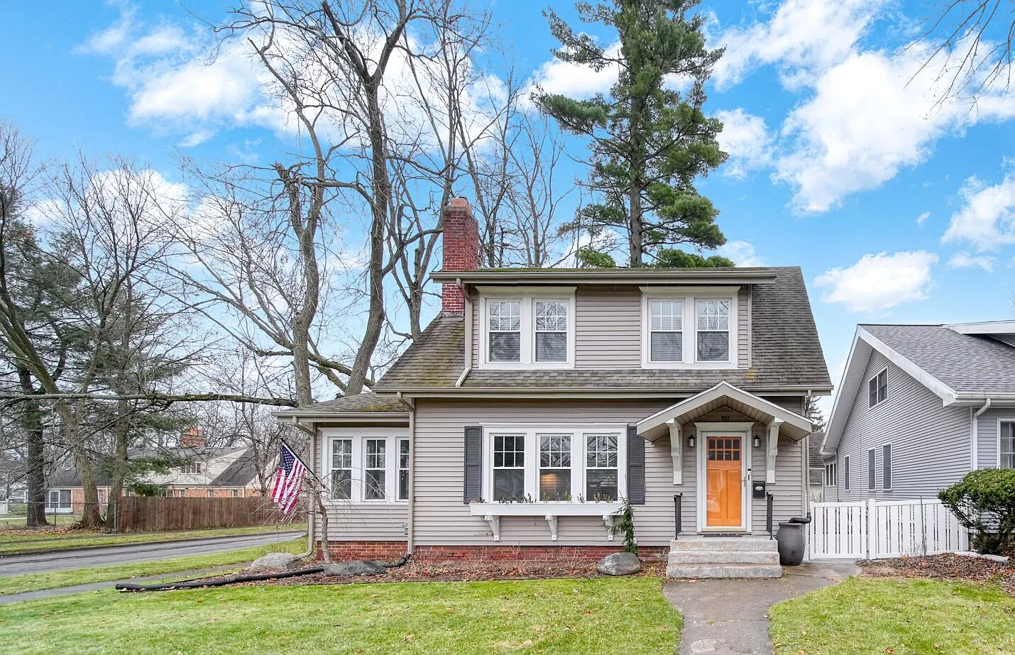 701 Woodfield Dr photo 1