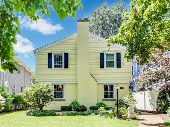 2015 Schiller Ave, Wilmette, IL 60091
