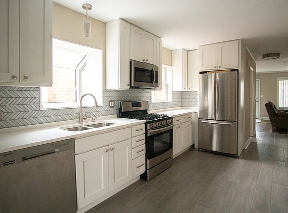 5th image of 1802 N Keeler Ave