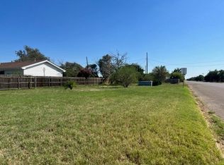 519 W 5th St, Hale Center, TX 79041