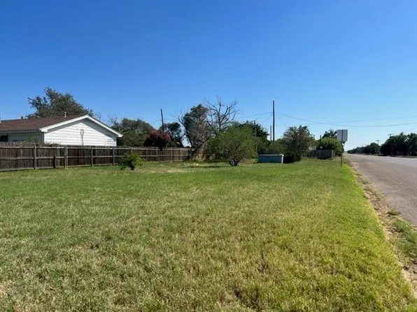 519 W 5th St, Hale Center, TX 79041