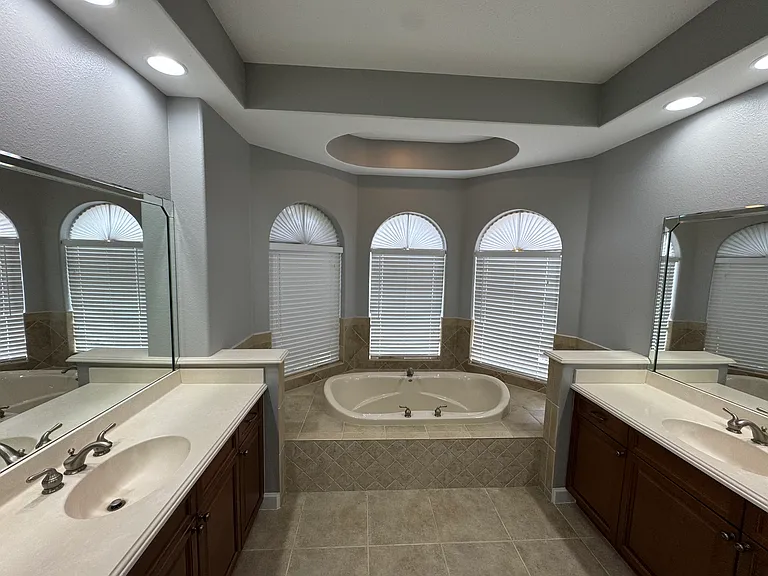 142 Harrington Ct — Photo 9