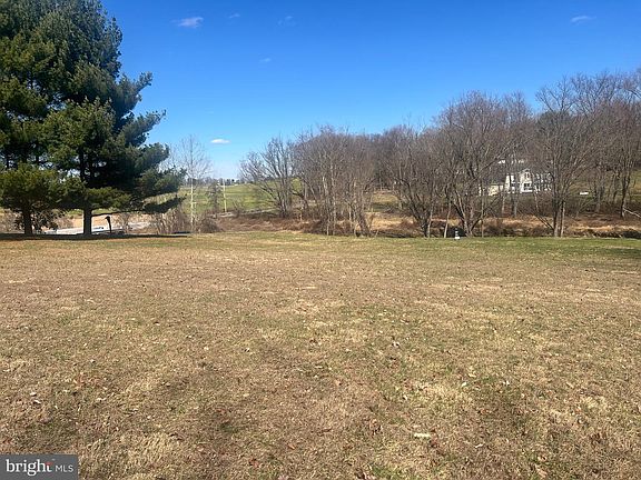 3rd image of 223 W Woodview Rd