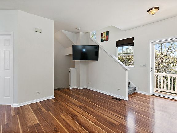 3rd image of 1552 Grand Dr Unit 4