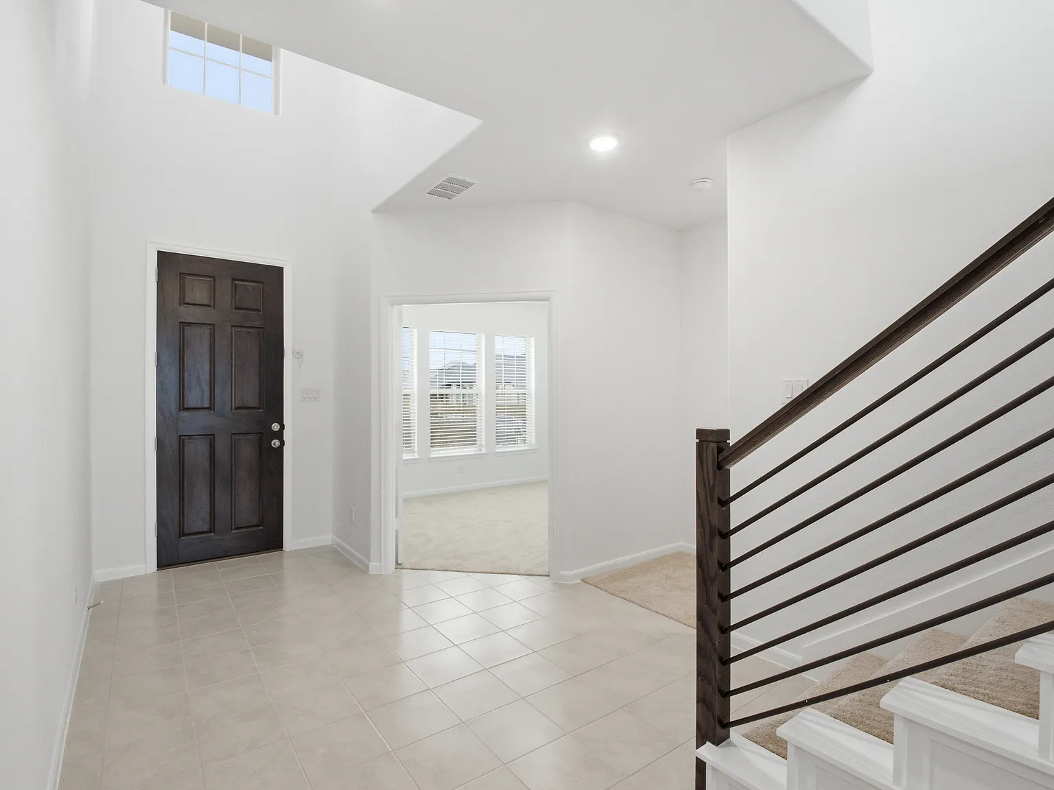 6 bed, 3538 sqft, $3,395 — Photo 3