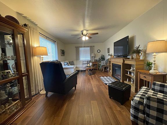 3rd image of 102 Linda Ln