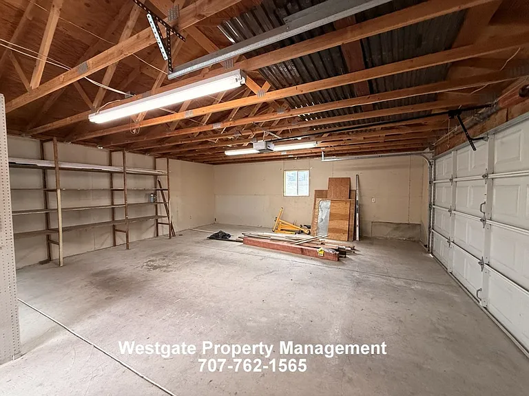 965 Eastman Ln — Photo 21
