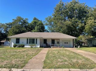 801 Lipscomb St, Bonham, TX 75418