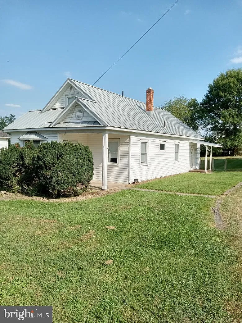 4 bed, 2.0 bath, 1822 sqft, $2,000 — Photo 1