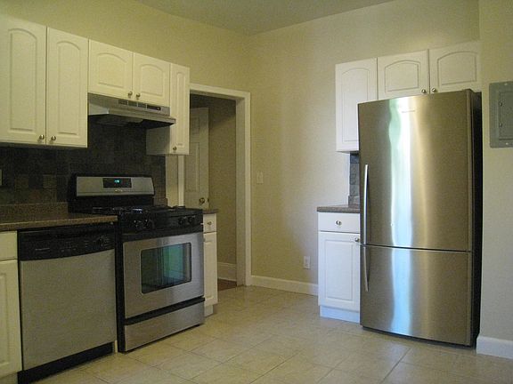 3rd image of 107 Kensington Ave APT 208