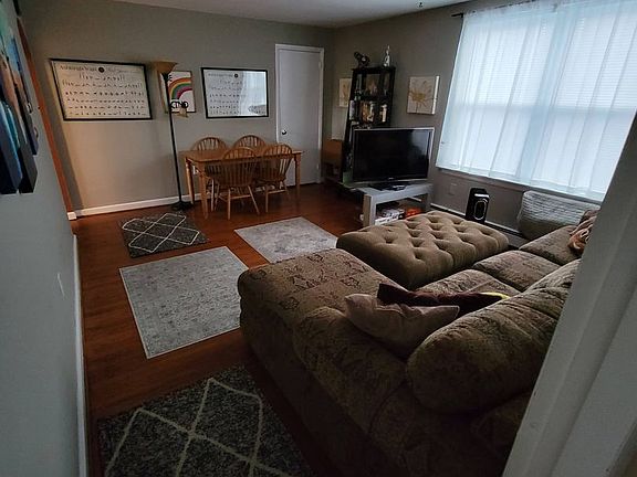 3rd image of 418 Linden St #F